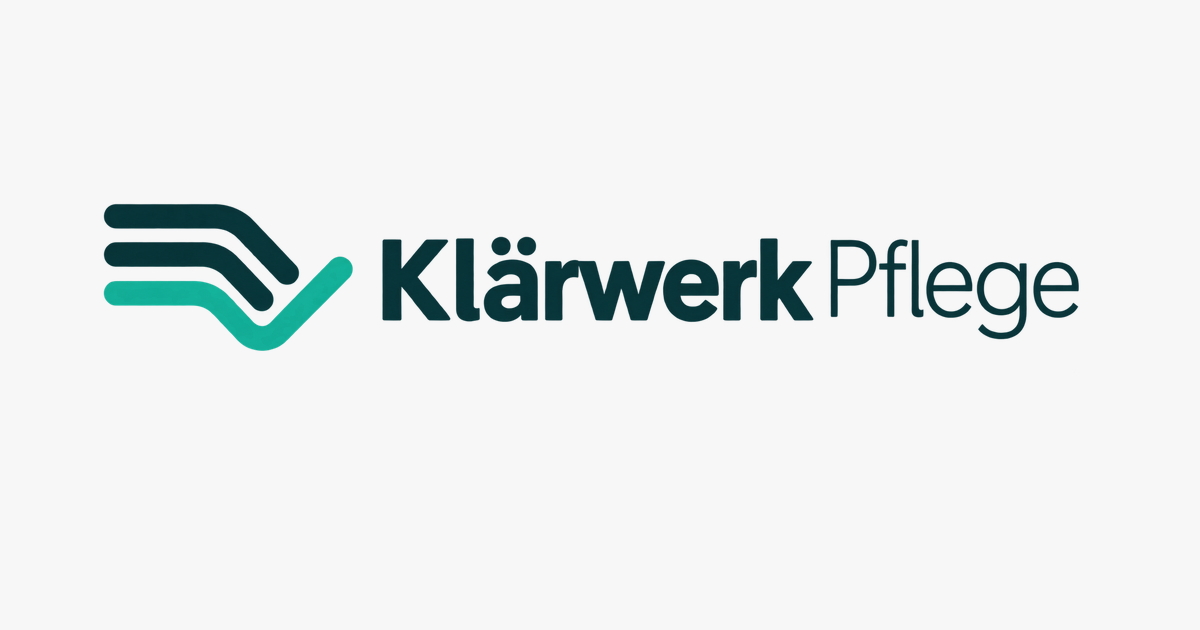 Logo von Klärwerk Pflege mit dem Schriftzug und einem türkisfarbenen Häkchen aus zusammenlaufenden Linien
